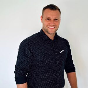 Christoph „Chrisi“, Chief Sales Officer bei TOMORIS – verantwortlich für Vertrieb, Wachstum und Kundenbeziehungen auf höchstem Niveau.