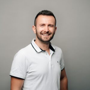 Hesat, Chief Technology Officer von TOMORIS – technischer Stratege und Experte für IT-Infrastruktur, Sicherheit und Innovation.